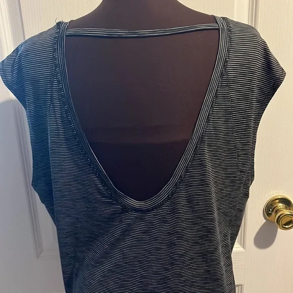 Open Back Workout top - Picture 3 of 3